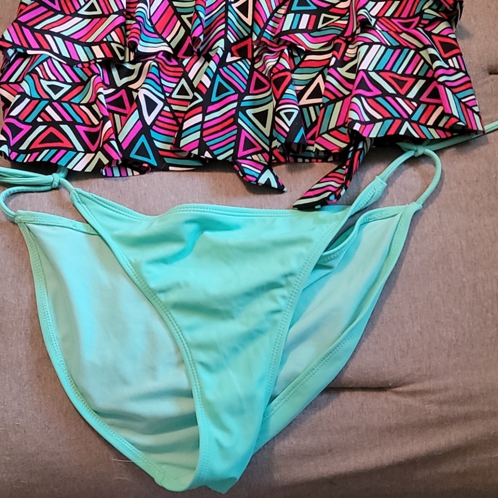 Tankini - Picture 2 of 3
